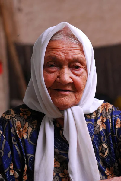 Китайская Уйгурская Женщина Али Михан 125 Лет Позирует Фотографий Дома — стоковое фото