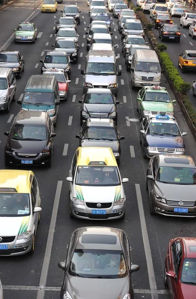 Fordon Rör Dig Långsamt Trafikstockning Jiangsu Road Centrala Shanghai Kina — Stockfoto