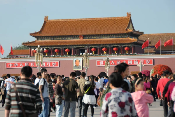 Des Touristes Marchent Sur Place Tiananmen Pékin Chine 1Er Octobre — Photo