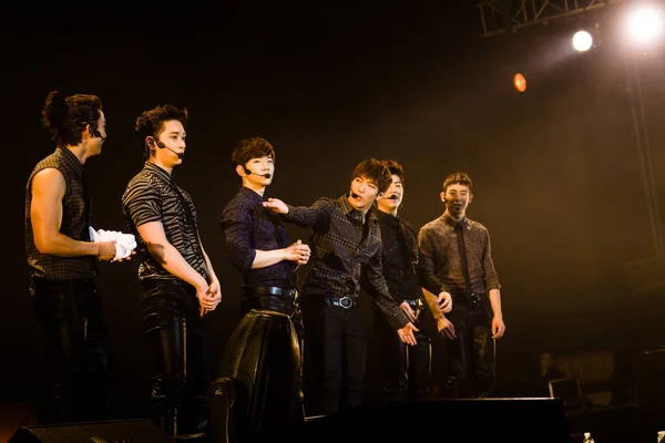 Miembros Boy Band Surcoreana 2Pm Tocan Durante Debut China Continental —  Fotos de Stock