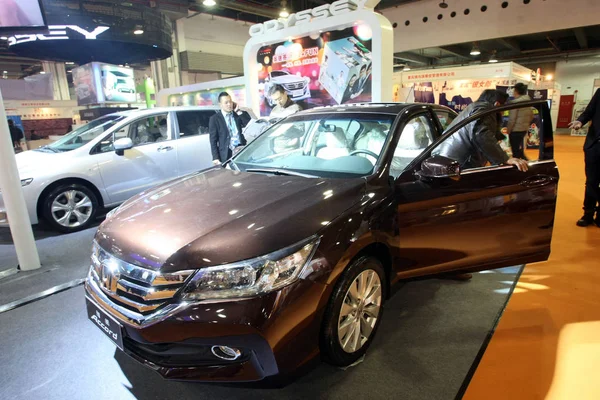 Visitante Experimenta Honda Accord Durante Uma Exposição Automóveis Xangai China — Fotografia de Stock