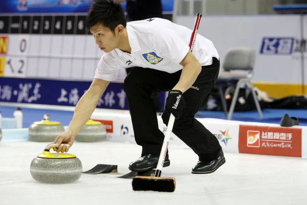 Kosuke Morozumi Del Giappone Prepara Rilasciare Una Pietra Nella Semifinale — Foto Stock