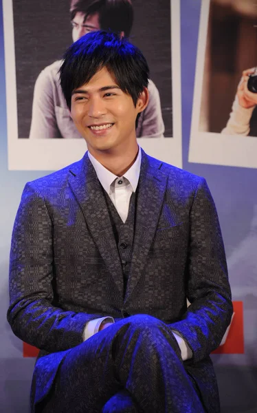 Der Taiwanesische Schauspieler Vic Chou Lächelt Während Einer Pressekonferenz Seinem — Stockfoto