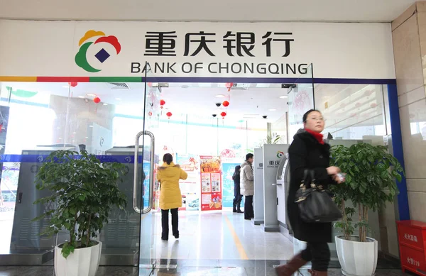 Cliente Deixa Uma Filial Banco Chongqing Chongqing China Janeiro 2012 — Fotografia de Stock
