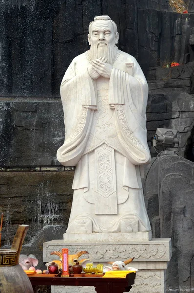 File Une Statue Pierre Confucius Est Photographiée Forêt Stèle Hanyuan — Photo