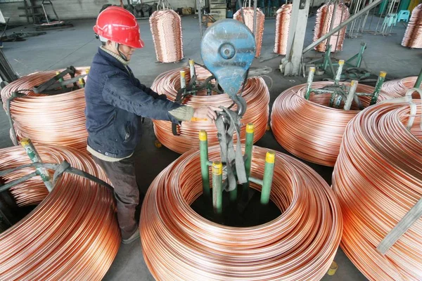 Una Fábrica China Eleva Bobinas Tubos Cobre Una Planta Productos — Foto de Stock