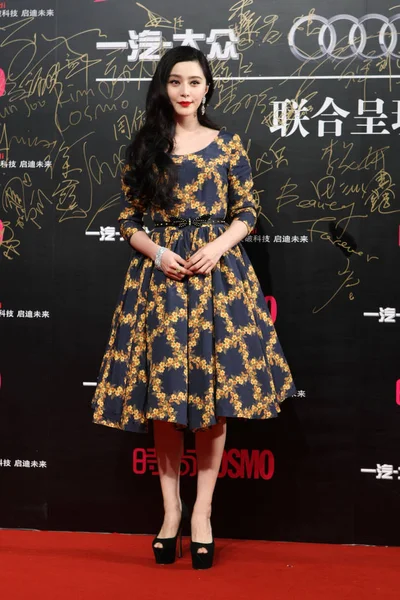 Chińska Aktorka Fan Bingbing Pozuje Czerwonym Dywanie Jak Dotrze 2013 — Zdjęcie stockowe