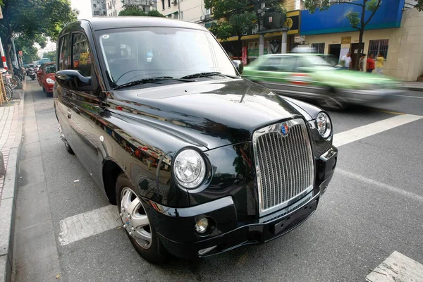Londra Taksi Şirketi Logosu Ile Geely Bir Englon Tx4 Şangay — Stok fotoğraf