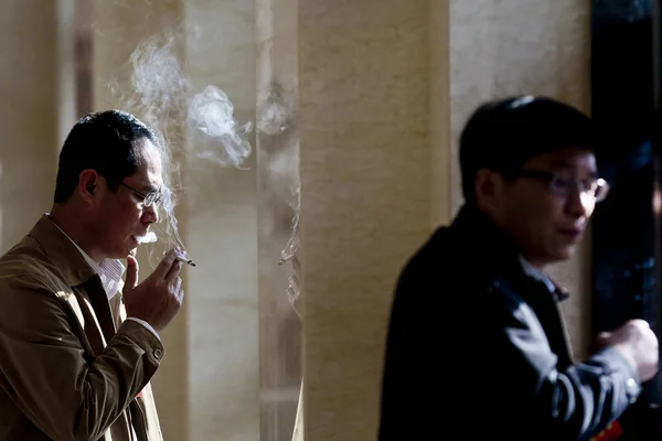 Delegații File Chinezi Fumează Timpul Primei Sesiuni Celui Lea Comitet — Fotografie, imagine de stoc