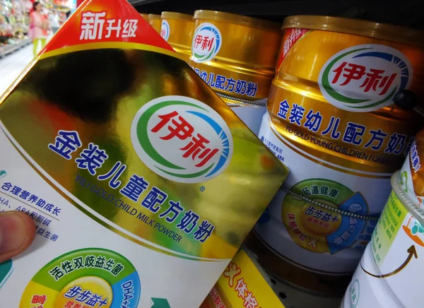 Chinese Customers Buy Yili Milk Powder Supermarket Yichang Central Chinas — Stock Photo, Image