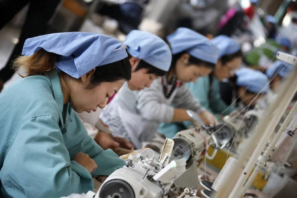 Kobiety Chińskich Pracowników Szyć Ubrania Eksportu Japonii Fabryce Huaibei Wschodnia — Zdjęcie stockowe