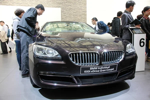 Visitors Look Imported Bmw Individual 650I Xdrive Gran Coupe 15Th — Stock Photo, Image