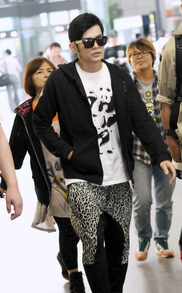 Taiwanese Singer Jay Chou Front Walks Terminal Shanghai Hongqiao International — Stock Photo, Image