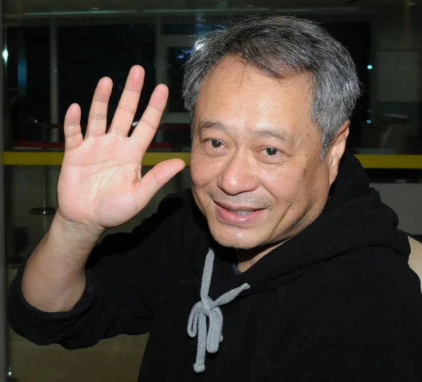 Taiwanesiska Film Regissören Ang Lee Vågor Efter Ankomsten Till Taiwan — Stockfoto