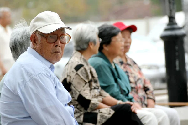 Elderly Chinese Residents While Away Time Street Qingdao City East — Stock Photo, Image