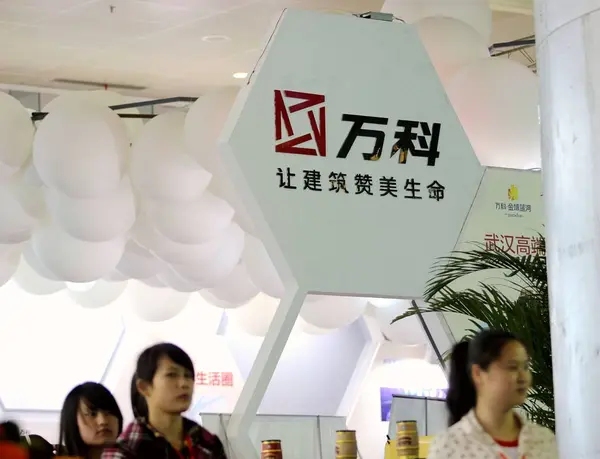 Gente Visita Stand Vanke Group Durante Una Exposición Inmobiliaria Wuhan —  Fotos de Stock
