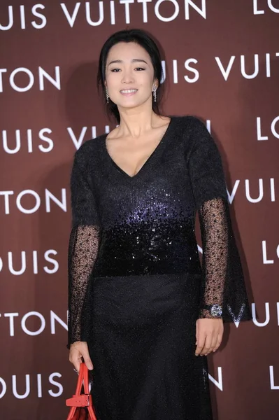 2013 半島の北京のホテルでルイ ヴィトンの新しいブティックの開会式中に中国の女優コン リーのポーズします — ストック写真