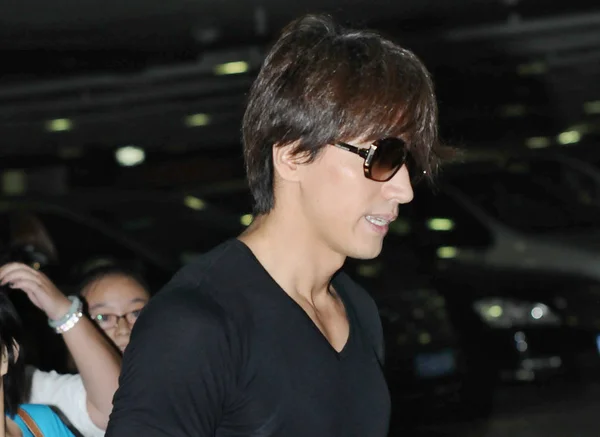 Attore Taiwanese Jerry Yan Cammina Nel Terminal Dell Aeroporto Internazionale — Foto Stock