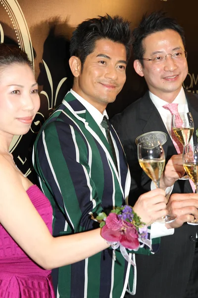 Acteur Chanteur Hongkongais Aaron Kwok Centre Propose Toast Aux Invités — Photo