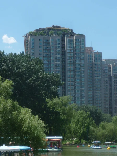 Edificio Apartamentos Parte Superior Cual Profesor Construyó Una Cima Montaña — Foto de Stock