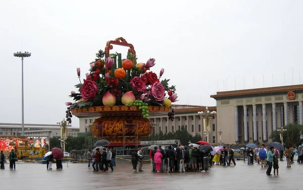 Tourists Visit Meter High Parterre Which Set Celebrate National Day — Stock Photo, Image