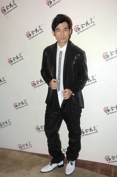 台湾歌手周杰伦2013年9月28日在中国上海举行的食品品牌促销活动中摆姿势 — 图库照片