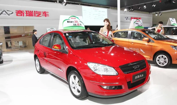 Modellek Jelentenek Chery Autók Alatt Autókiállítás Zhengzhou Közép Chinas Henan — Stock Fotó
