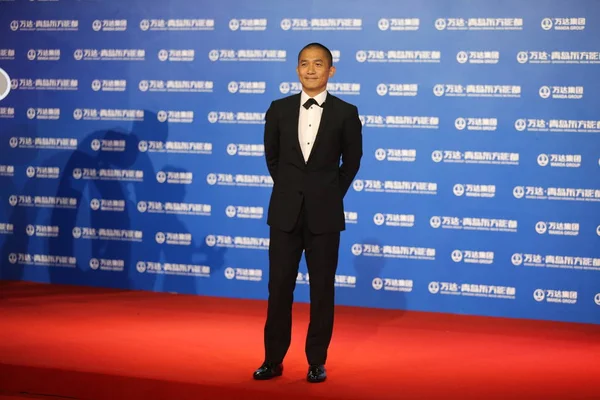 Hong Kong Skådespelaren Tony Leung Chiu Wai Utgör Som Han — Stockfoto