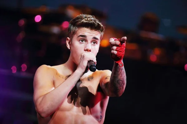 Cantor Pop Canadense Justin Bieber Canta Durante Seu Concerto Pequim — Fotografia de Stock