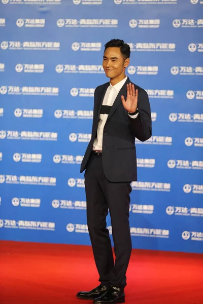 Taiwanese Acteur Ethan Juan Golven Zoals Hij Een Lancering Feestje — Stockfoto