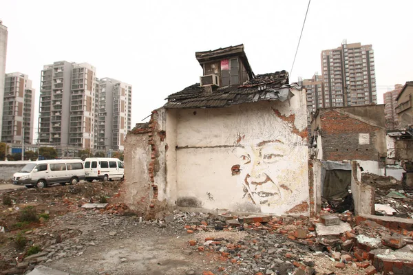 Mural Creado Por Vhils Entre Las Casas Demolidas Distrito Huangpu — Foto de Stock