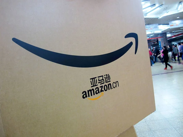 Arkiv Annons För Online Shopping Webbplats Amazon Ses Tunnelbanestation Peking — Stockfoto