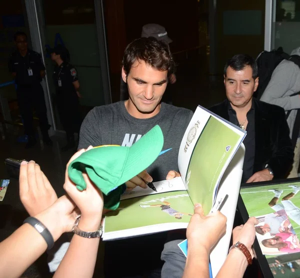 Roger Federer Van Zwitserland Ondertekent Voor Fans Als Hij Pudong — Stockfoto