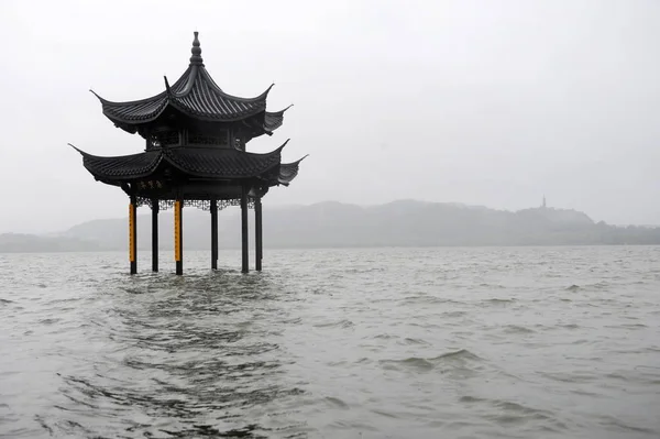 Célèbre Pavillon Jixian Est Partiellement Submergé Par Eau Sur Rive — Photo