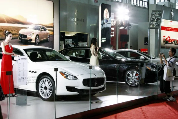 Modele Stanowią Samochodów Maserati Podczas Pokazu Auto Shenyang Miasta Północno — Zdjęcie stockowe