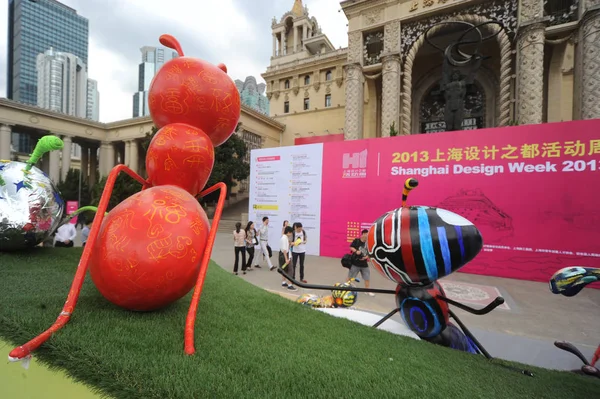 Sculptures Colorées Fourmis Attirent Les Visiteurs Lors Shanghai Design Week — Photo