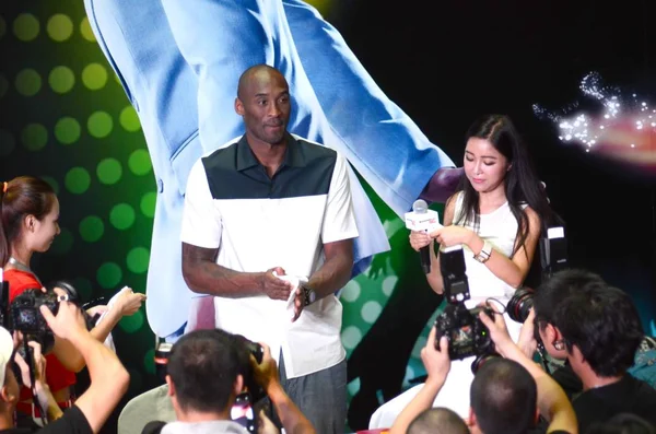 Kobe Bryant Estrella Nba Sonríe Durante Una Conferencia Prensa Para — Foto de Stock