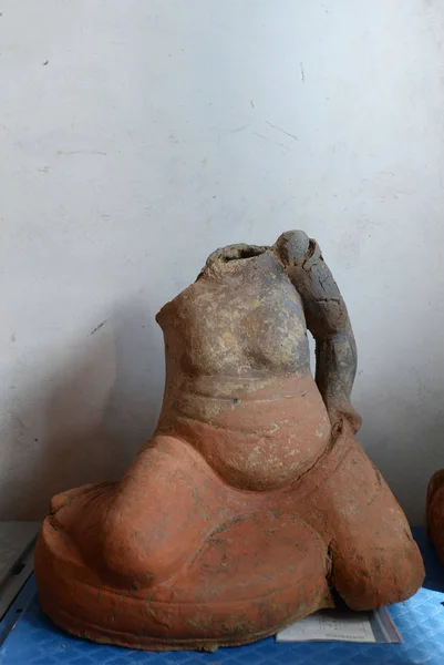 Artigo Cerâmica Forma Homem Quebrado Descoberto Túmulo Antigo Dinastia Han — Fotografia de Stock