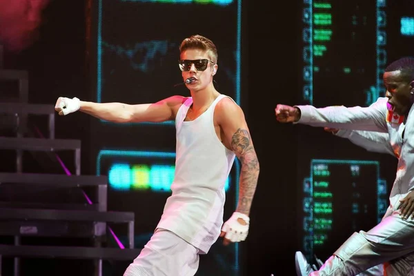 Cantante Pop Canadiense Justin Bieber Canta Durante Concierto Beijing China —  Fotos de Stock