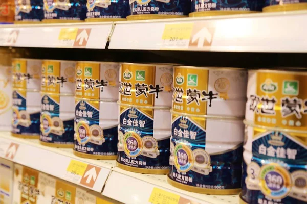 Tins Mengnyiu Arla Baby Formula Eladó Egy Szupermarket Xuchang Központi — Stock Fotó
