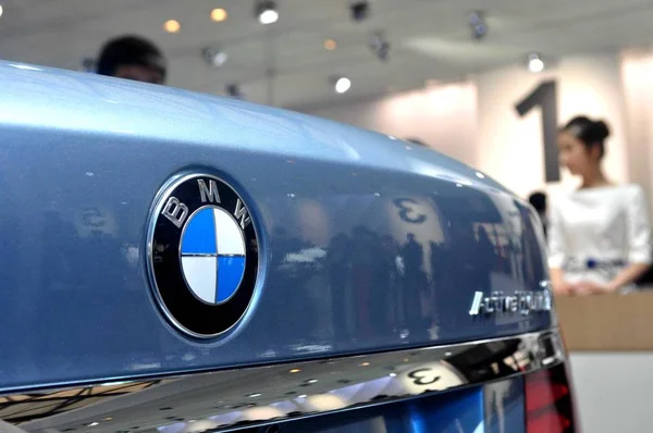 Funcionário Visto Stand Bmw Durante 15Th Shanghai International Automobile Industry — Fotografia de Stock