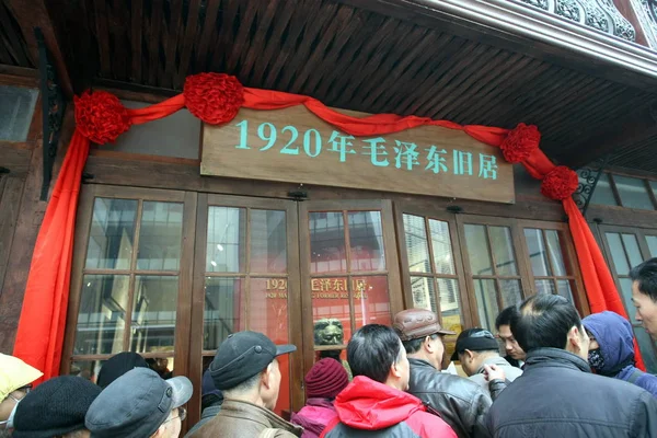 Pessoas Fazem Fila Para Visitar 1920 Mao Zedong Residência Para — Fotografia de Stock