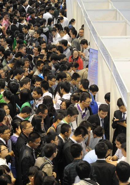 Chinese Job Seekers Crowd Stalls Job Fair Harbin City Northeast — Stock Photo, Image