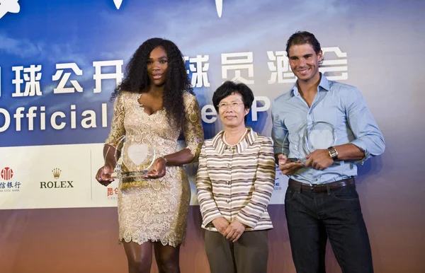 Tenista Estadounidense Serena Williams Izquierda Rafael Nadal España Derecha Posan — Foto de Stock