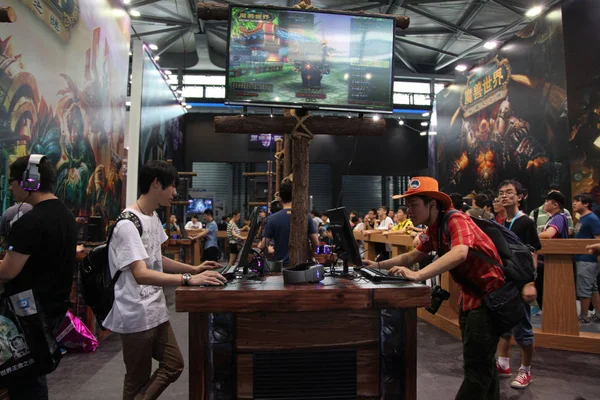 Los Visitantes Juegan Juego Línea World Warcraft Durante 11ª China —  Fotos de Stock