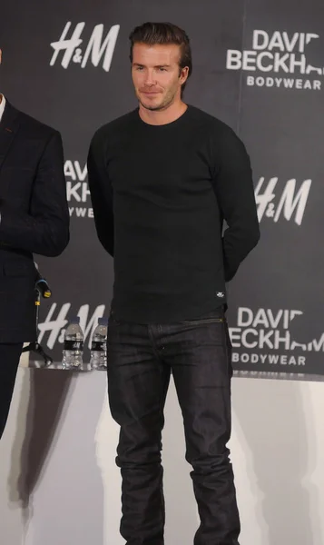 English Football Star David Beckham Right Poses Promotional Event David — Stock Photo, Image