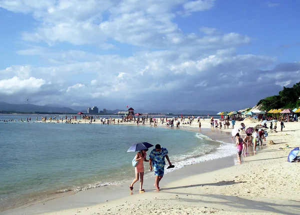 Turistler Sanya Güney Çin Hainan Eyaletinde Deniz Kenarı Ziyaret Kasım — Stok fotoğraf