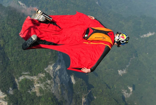 Konkurrent Hoppar Klippan Och Flyger Andra Världskriget Wingsuit Championship Tianmen — Stockfoto