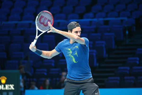 Szwajcarski Tenis Gwiazda Roger Federer Bierze Udział Sesji Szkoleniowej Dla — Zdjęcie stockowe