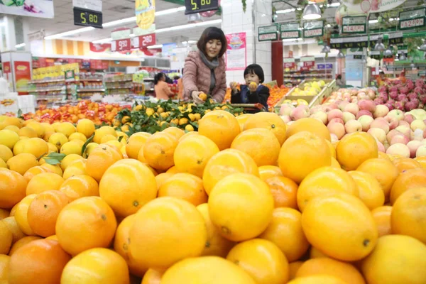 Tienda Consumidores Supermercado Condado Boxing Provincia Chinas Shandong Noviembre 2013 — Foto de Stock